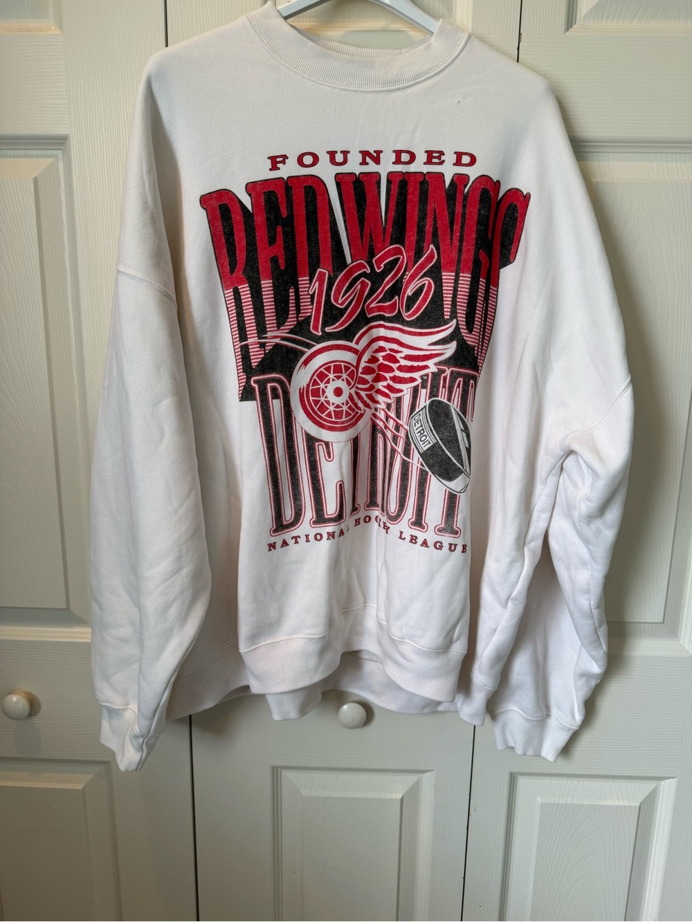 # Abercrombie XXL Detroit Red Wings 1926 White Graphic Crewneck Sweatshirt